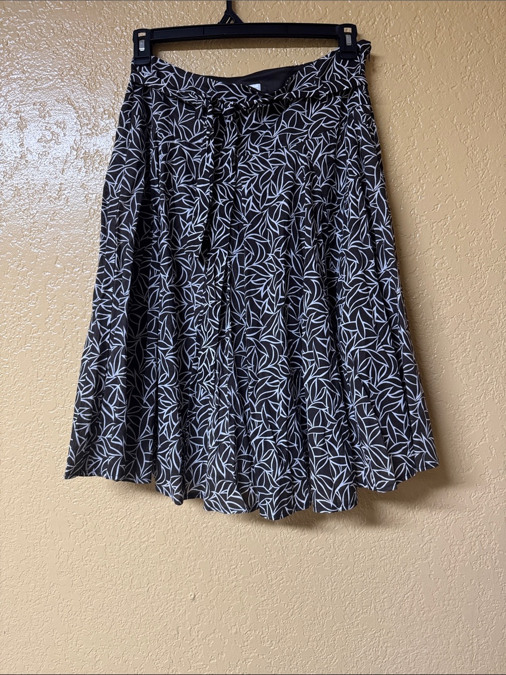 Worthington  brown 
and White Leaf-Print Skater Skirt